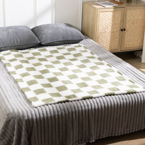 Green and White Check Plush Double-Sided Check Throw Blanket 120cm W x 200cm D (1/5)