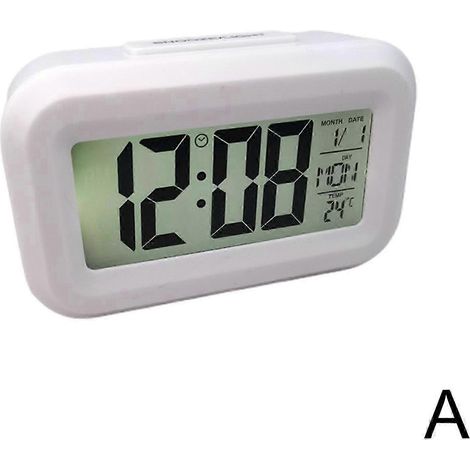 Réveil numérique à piles avec fonction snooze et veilleuse.