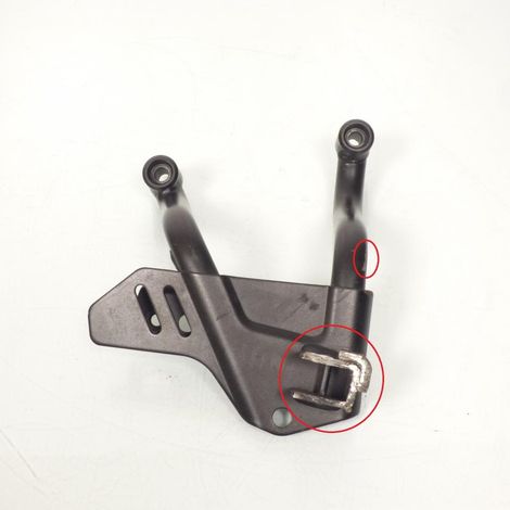[PRODUIT D'OCCASION] Platine repose pied passager droit pour Suzuki 650 V-strom (1/3)