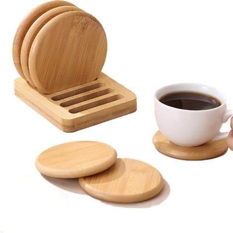 Ein Set aus sechs runden, wiederverwendbaren Bambusuntersetzern, geeignet für den Einsatz zu Hause, in Restaurants, Büros und Bars.