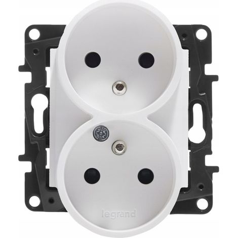 presa legrand niloe step incasso 16A 250V (1/2)