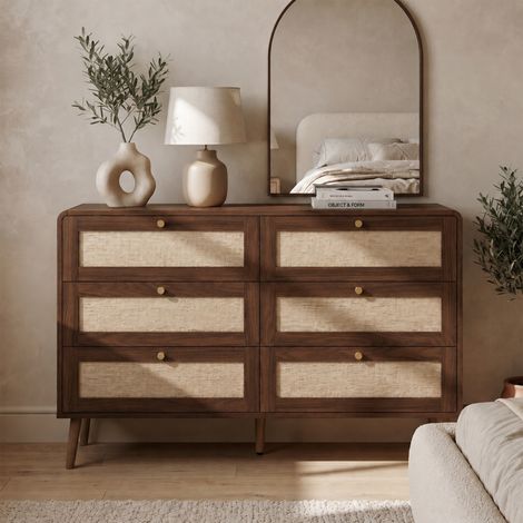 Commode à 6 tiroirs, 120 cm de large, buffet en rotin et noyer aux veinures alternées, commode spacieuse pour chambre à coucher avec angles arrondis et pieds surélevés, finition noyer (1/5)