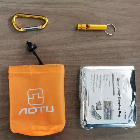 Couvertures de survie, sacs de couchage d'urgence pour survivre à un tremblement de terre, kit d'urgence comprenant une couverture de survie thermique et un sifflet. (1/5)