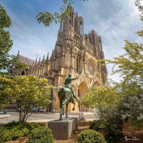 Tableau sur toile cathédrale Notre-Dame de Reims 65x65 cm - Impression sur Toile Murale Décorative - Image imprimée en HD sur Toile - Toile sur Châssis en Bois FSC - Fabriqué en France (1/4)