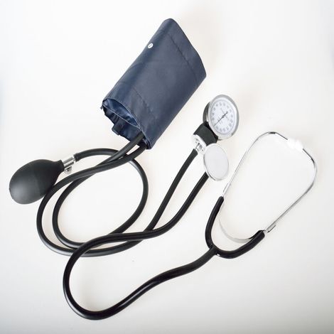 Blood pressure monitor with sphygmomanometer and standard cuff (1/5)