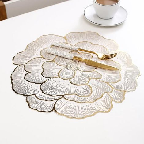 Set mit 4 goldenen Platzsets 38 cm abwaschbar für den Innen und Außenbereich geeignet wasserdicht und rutschfest mit Begonienblütenmotiv perfekt (1/4)
