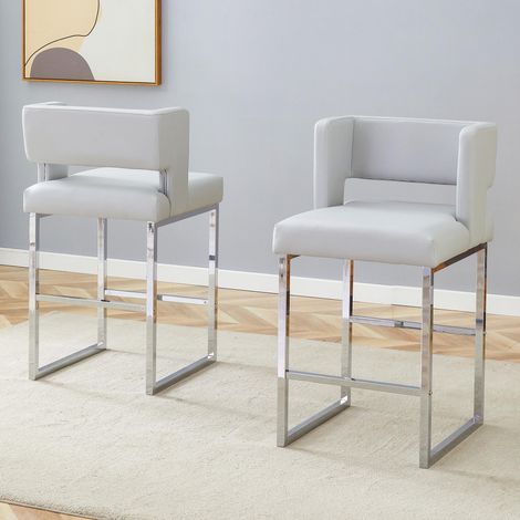 Deux ensembles de chaises Nordic Windbar gris clair, au design carré moderne, avec pieds en métal argenté, légères et confortables. Répondent à vos besoins variés.