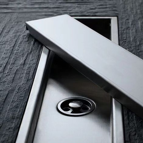 Projekt für einen 10 x 30 cm großen, verdeckten Bodenablauf aus Edelstahl 304 in einem Hotelbadezimmer (1/5)