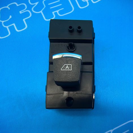 25421-1V80A is suitable for the right/left rear door window switch of Nissan Infiniti Patrol Y62. (1/4)