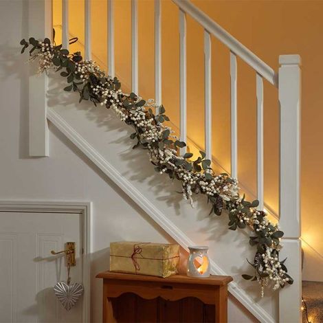 1.8m White Winter Berry Christmas Garland with Seasonal Foliage (1/5)
