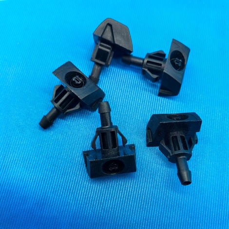 28931-ED500 is suitable for the hood washer nozzles and wiper heads of Nissan Tiida, Livina, Sylphy, and D50 vehicles. (1/4)