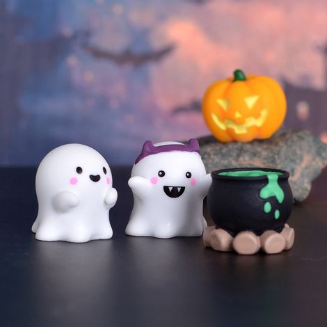 Décoration d'Halloween : citrouille fantôme, boule de cristal et autres objets artisanaux. (1/5)