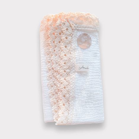 Coperta in mussola 100x75 con pizzo pregiato, color crema (1/5)