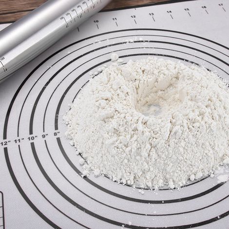 Tapis de cuisson antiadhésif en silicone noir pour la cuisine, idéal pour étaler la pâte à gâteaux et pâtisseries. (1/5)