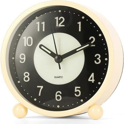 Réveil lumineux de 11,4 cm (4,5 pouces) - Silencieux, grands chiffres lisibles, réveil de chevet rétro compact, fonctionne sur piles, jaune clair (1/5)