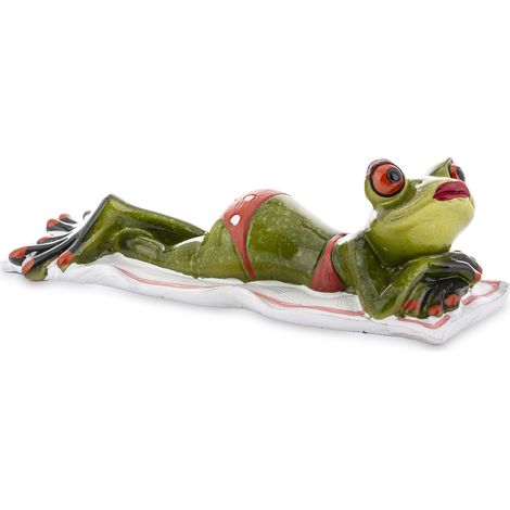 Eine Froschfigur, die auf einem Handtuch liegt. (1/5)