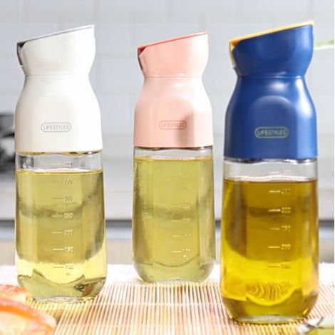 Bouteille bleue de distributeur d'huile avec le récipient clair d'auto-bouchon pour sceller les condiments liquides une pièce (1/2)