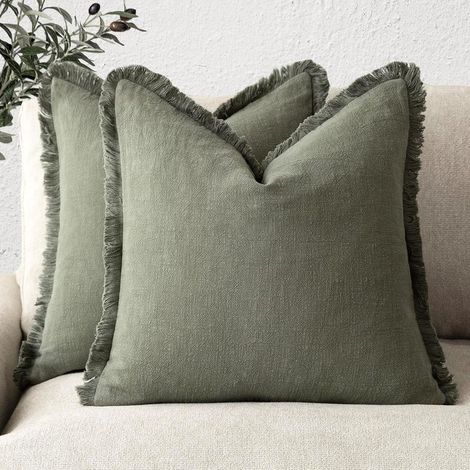 Set mit 2 dekorativen Kissenbezügen aus Leinen im Boho- und Landhausstil mit Fransen und Quasten für Sofa, Couch, Bett, Wohnzimmer und Wohnaccessoires, 45 x 45 cm, Grün (1/4)