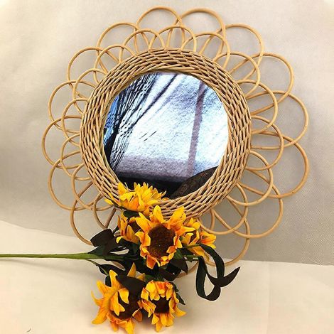 Miroir de maquillage décoratif innovant en rotin naturel, accessoire de photographie ou de maquillage, idéal pour coiffeuse, salon ou salle de bain. (1/4)