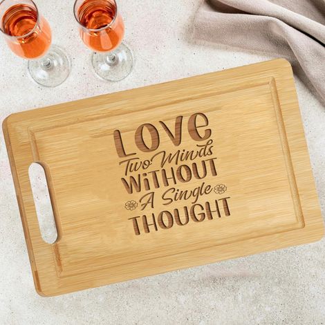 Planche à découper gravée "À la folie" – Cadeau mariage, anniversaire, fiançailles (1/5)