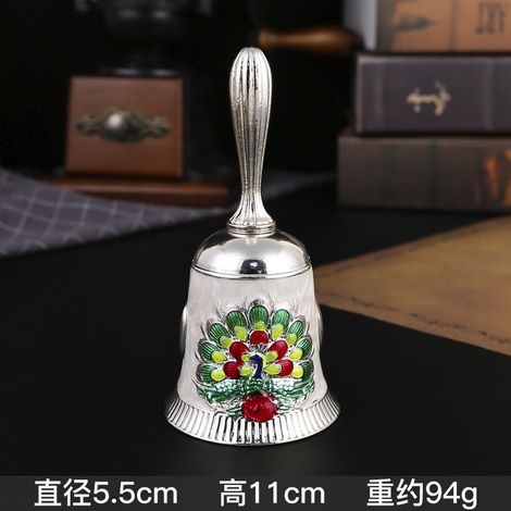Cloche en cuivre à manivelle (blanc argenté) de style rétro pour servir les aliments.