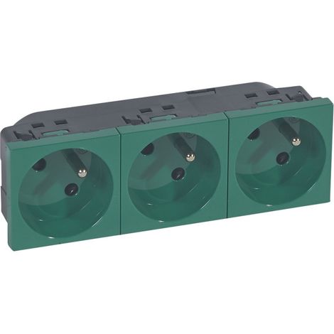 Triple prise de courant 2P+T inclinées à 45° précâblées IK07 Mosaic 6 modules avec bornes automatiques vert (077163)