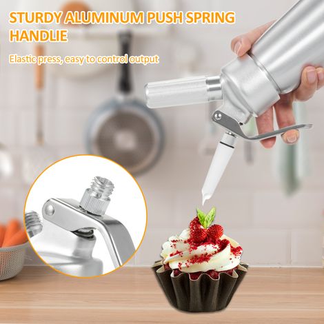 Siphon à chantilly professionnel en aluminium ultra-résistant de 500 ml, avec 3 embouts en plastique différents et une brosse de nettoyage. (1/5)