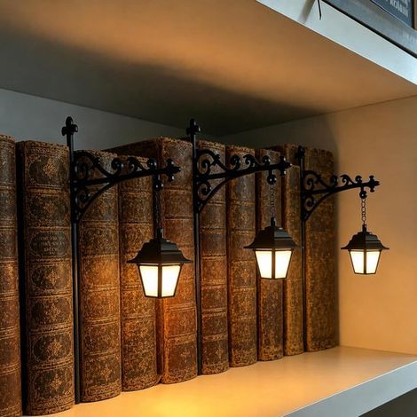 Serre-livres en métal - Lot de 3 - Serre-livres avec lampe - Lanterne de bibliothèque - Lanterne miniature pour étagère - Tons chauds - Éclairage décoratif pour étagère (1/5)