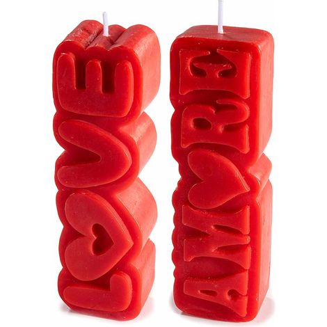 Candele rosse con scritte sagomate Love e Amore, set da 8 pezzi, cm 4,5 x 3,5 x 14,5 H