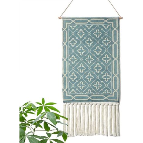 Décoration murale bohème en macramé, franges à pompons en coton faites main avec tringle en cuivre, idéale pour décorer les murs d'une chambre d'enfant.