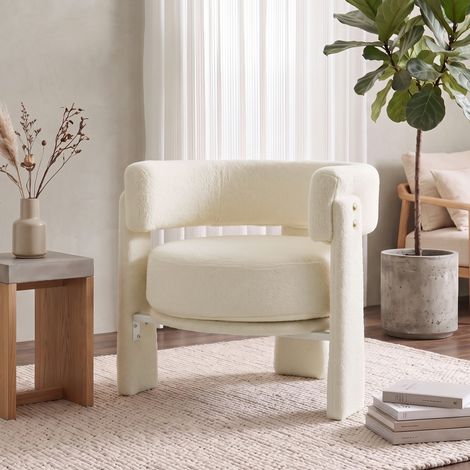 Fauteuil lounge recouvert de peau de mouton avec coussin lombaire blanc crème, design moderne (1/5)