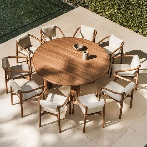 Set tavolo rotondo Ø180 cm in legno di acacia Ginara e 10 sedie da giardino in legno di acacia Elmina SKLUM (1/5)