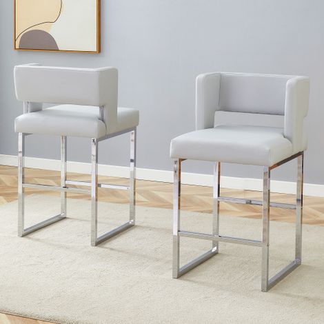 Due set di sedie Nordic Windbar color grigio chiaro, dal design moderno e squadrato, con gambe in metallo argentato, leggere e comode. Per soddisfare le vostre diverse esigenze di prodotto.