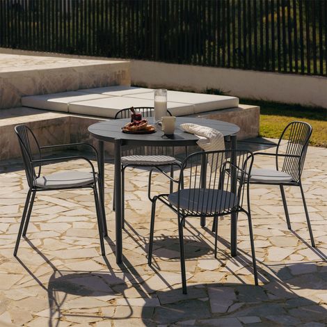 Set da tavolo rotondo Ø110 cm in alluminio Elton e 4 sedie da giardino con braccioli in acciaio Anerina SKLUM