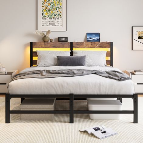 Letto in metallo e legno nero/marrone 140x200 cm con LED RGB, USB integrata e spazio sottoletto (1/5)