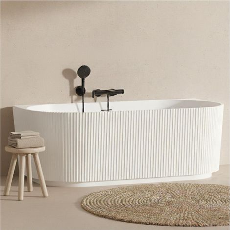 Baignoire murale blanche 170cm striée en acrylique Lucite® - Livrée complète