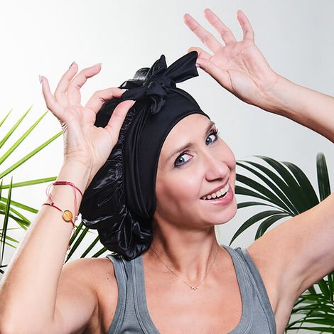Gorro de satén negro Yeye (1/5)