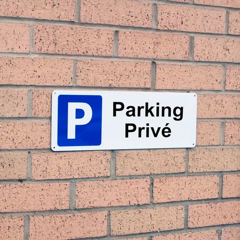 Ultra Secure – Panneau extérieur parking privé 42 x 14 cm – PVC résistant pour installation rapide – Visibilité optimale en extérieur (1/2)