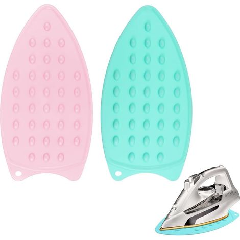 2 Pièces Repose Fer à Repasser Silicone Support pour Fer à Repasser Repose Fer en Silicone Tapis de Repos de Repassage avec Trou de Suspension pour L'isolation Contre Les Brûlures (Vert + Rose) (1/5)