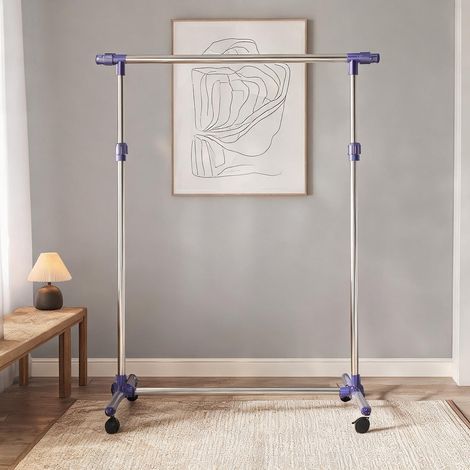 Portant vêtements sur roulettes en acier inoxydable argenté (1/5)