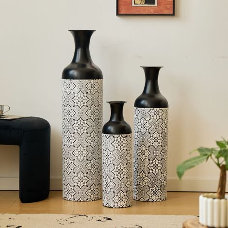 Set aus drei großen Bodenvasen (50/66/83 cm) – Große, dekorative Metallvasen mit geometrischen Mustern. Modernes Design. Ideal als dekorative Pflanzgefäße für Wohnzimmer.