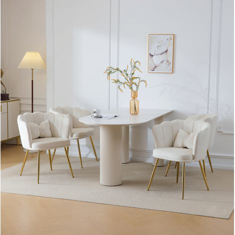 Set di 4 sedie imbottite beige in velluto con schienale a petalo, gambe in metallo dorato e cuscino (1/5)