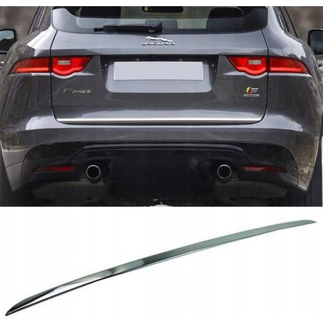 Jaguar F-Pace SUV - Finitura cromata del portellone del bagagliaio (1/5)