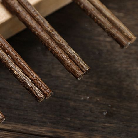 10 paires de baguettes en bois réutilisables en forme d'ailes de poulet, antidérapantes. (1/5)