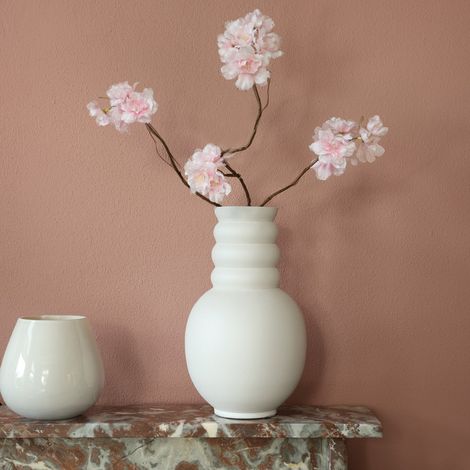 Vase Sphérique en Métal Coloris Ivoire pour Fleurs Séchées et Branches Décoratives - PANGIVO (1/2)