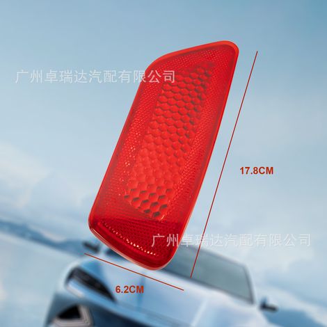 57010721AC is a pair of reflectors for the rearview mirrors for Jeep Grand Cherokee Compass. (1/4)