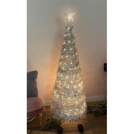 Spetebo – Sapin de Noël artificiel en spirale 150 cm – 120 LED blanc chaud – argent – éclairé pour intérieur et extérieur – pointe étoile lumineuse