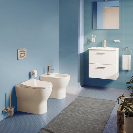 Coppia sanitari filomuro a terra in ceramica colore bianco serie Mia Round