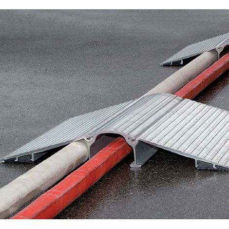 Rampa passaggio sopra tubi - Lunghezza 700mm / Larghezza 750mm - Altezza 93mm - Portata max 7000kg - SKRB