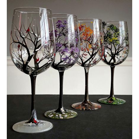 Weingläser „Baum der vier Jahreszeiten“ (Frühling, Sommer, Winter, Herbst) – Set mit vier handbemalten Gläsern – Einzigartiges Geschenk zur Hochzeit, zum Geburtstag oder zum Einzug (Kostenloser Versan (1/4)